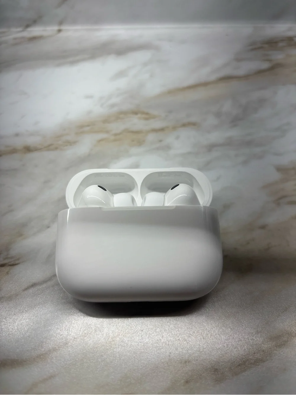 Apple White Wireless Earbuds with Charging Case